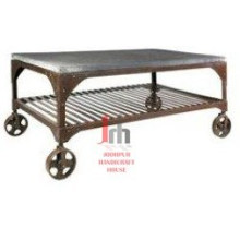 Haute table basse avec roues